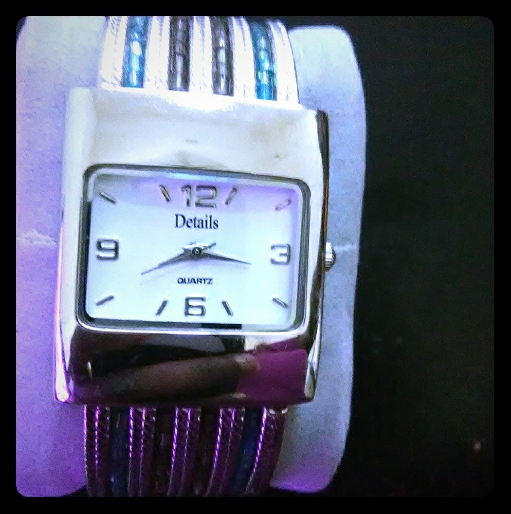 Detail quartz women's bracelet watch